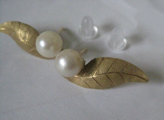 14K Pearl Leaf Yellow Gold Stud Earrings Vintage … - image 2