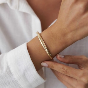 Vikt: 7,47 g - 14K massivt guld vintage manschettarmband
