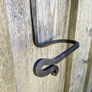 Handgesmede toiletrolhouder