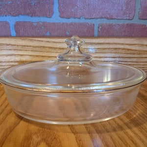 Plat de service recouvert de pyrex vintage