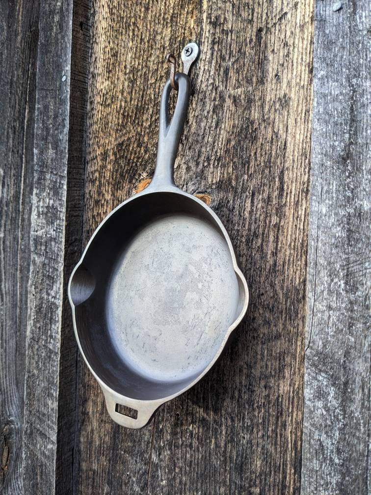 Sold at Auction: Vintage Griswold Erie No. 32 Cast Iron Aebleskiver Egg  Poacher Pan w/ Forms