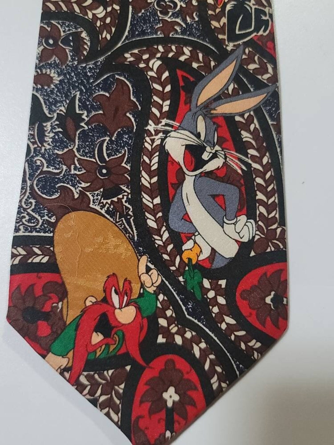 Cravate En Soie Bugs Bunny Fabriquée En Italie - Modèle F53551 - Violet - Occasion Très Bon État