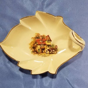 60&#39;s Crown Devon Dish Porcelain Tray &quot;Coaching Days&quot; Leaf Shape Trinket Dish / Tray The Swan Inn Scene FREE Shipping