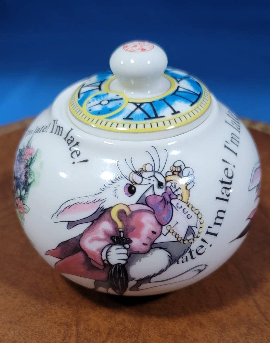 Paul Cardew Collectibles Alice In Wonderland Large Teapot – BINCHEY'S LLC.