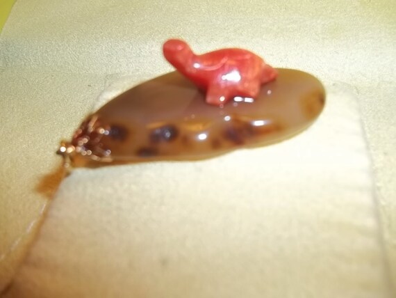 Coral Turtle Pendant: 18kt Gold, Brown Jade Vinta… - image 4