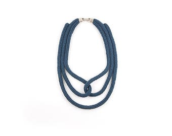 Collier crocheté "OLY", coton bleu pétrole