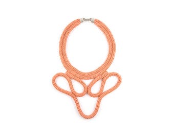 Collier plastron crocheté "EJA", coton rose blush