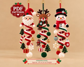 Patrón de ganchillo en PDF de Papá Noel, reno y muñeco de nieve, 3 adornos navideños en espiral con dijes, colgador de puerta amigurumi, decoración navideña colgante