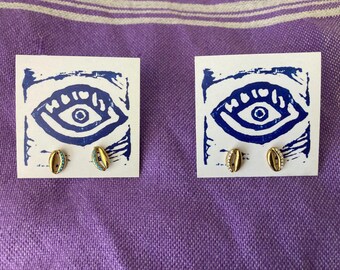 Tiny cowries earrings