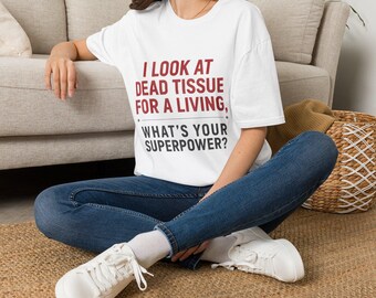 Camiseta "Me dedico a observar tejido muerto" / Regalo divertido para técnicos de histología / Camiseta con ilustraciones de laboratorio / Regalo de humor para patólogos