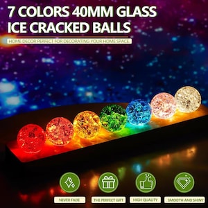Juego de bolas de cristal con efecto de hielo craquelado y soporte de madera con LED / 7 esferas de chakras de 40 mm / Decoración para meditación / Regalo espiritual / Luz nocturna zen