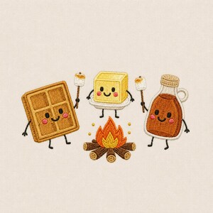 Könnte beinhalten: Ein Stickmotiv mit einer lächelnden Waffel, einem Stück Butter auf einem Teller und einer Sirupflasche, alle mit Armen und Beinen. Jede Figur hält ein Marshmallow an einem Stock neben einem zentralen Lagerfeuer aus braunen Holzscheiten.