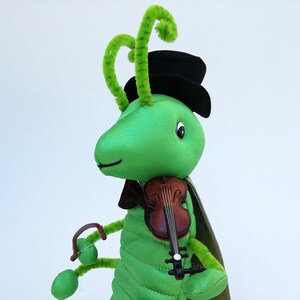 Viktor, the violin-playing grasshopper hand puppet image 5