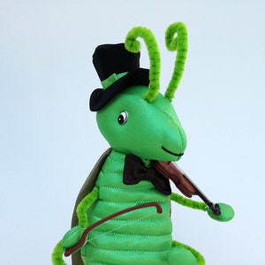 Viktor, the violin-playing grasshopper hand puppet image 4