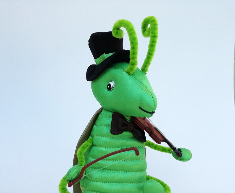 Viktor, the violin-playing grasshopper hand puppet image 4