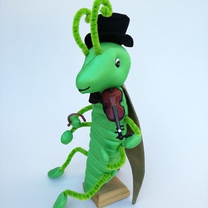 Viktor, the violin-playing grasshopper hand puppet image 2