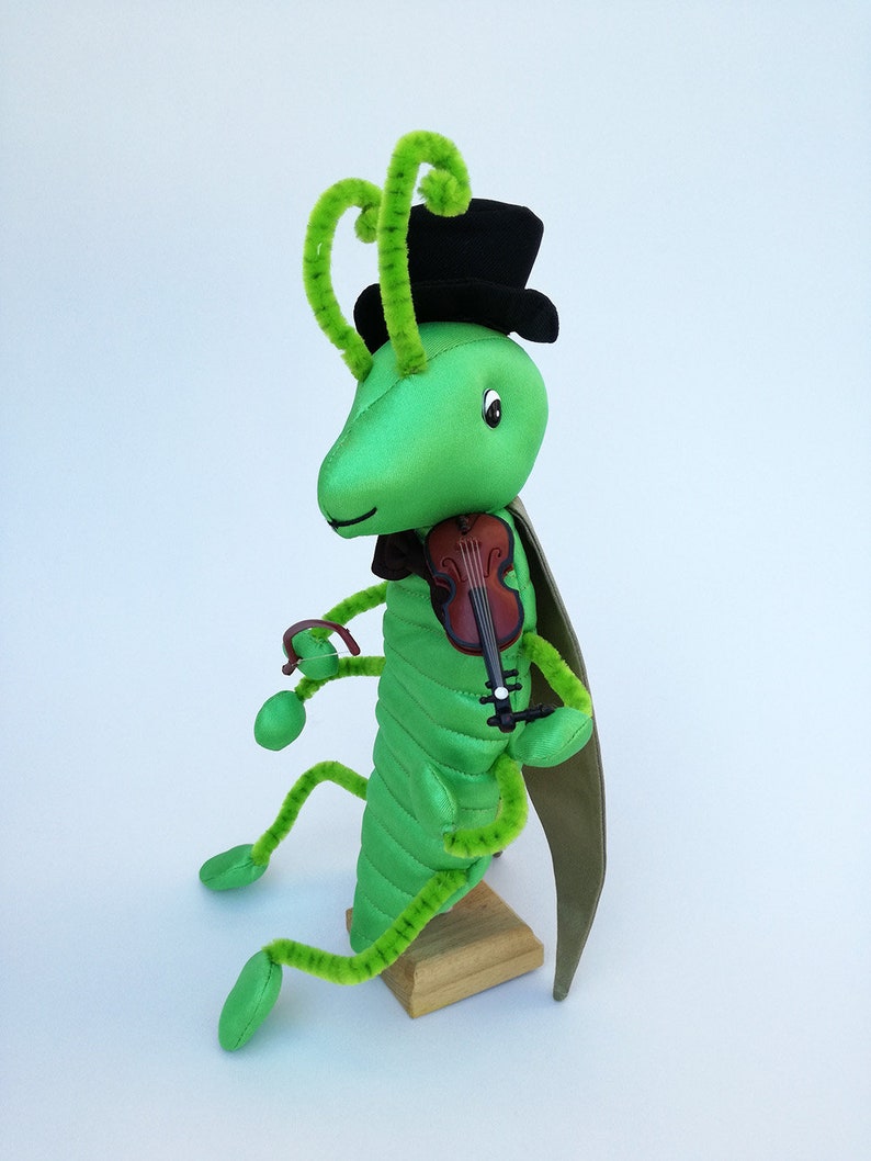 Viktor, the violin-playing grasshopper hand puppet image 2