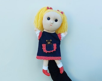 リリー、テディベアを持った小さな女の子 - ハンドパペット