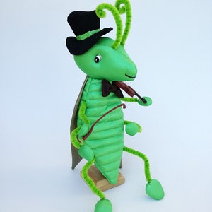 Viktor, the violin-playing grasshopper hand puppet image 3