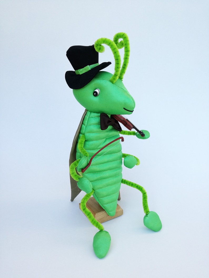 Viktor, the violin-playing grasshopper hand puppet image 3