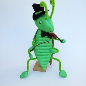 Viktor, the violin-playing grasshopper hand puppet image 6