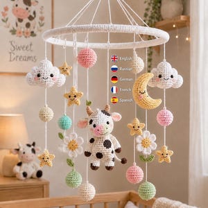Kuh Baby Mobile Häkelanleitung PDF, Amigurumi Mobile mit Mond, Sternen, Wolken & Blumen, 5 Sprachen