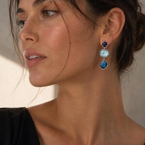 Boucles d'oreilles tendance bleues, Boucles d'oreilles pendantes en cristal multicolore, Boucles d'oreilles pendantes argentées, Bijoux de soirée élégants, Boucles d'oreilles boutique