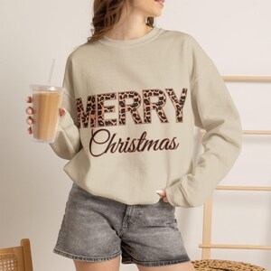 Merry Christmas Pullover Damen Herren Leo Muster Weihnachtspullover Weiß Crewneck Sweatshirt Leopard Xmas Geschenke Winter Pulli Mit Spruch