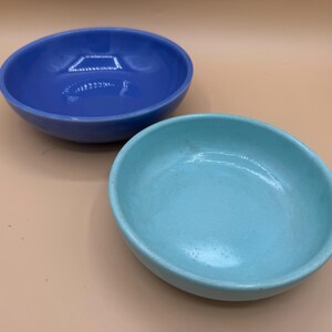 Juego de 2 cuencos de cerámica vintage de mediados de siglo, La Solana Aqua Matte + cuenco con anillo azul bígaro, gres MCM, Scottsdale, Arizona
