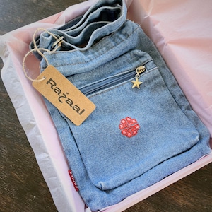 Handgemaakte geborduurde Tatreez denim crossbodytas: traditionele Palestijnse stijl met verzegelde roos