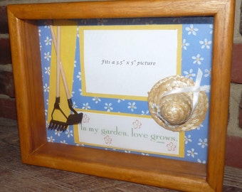 Garden Daisy Love Picture Frame Shadow Box