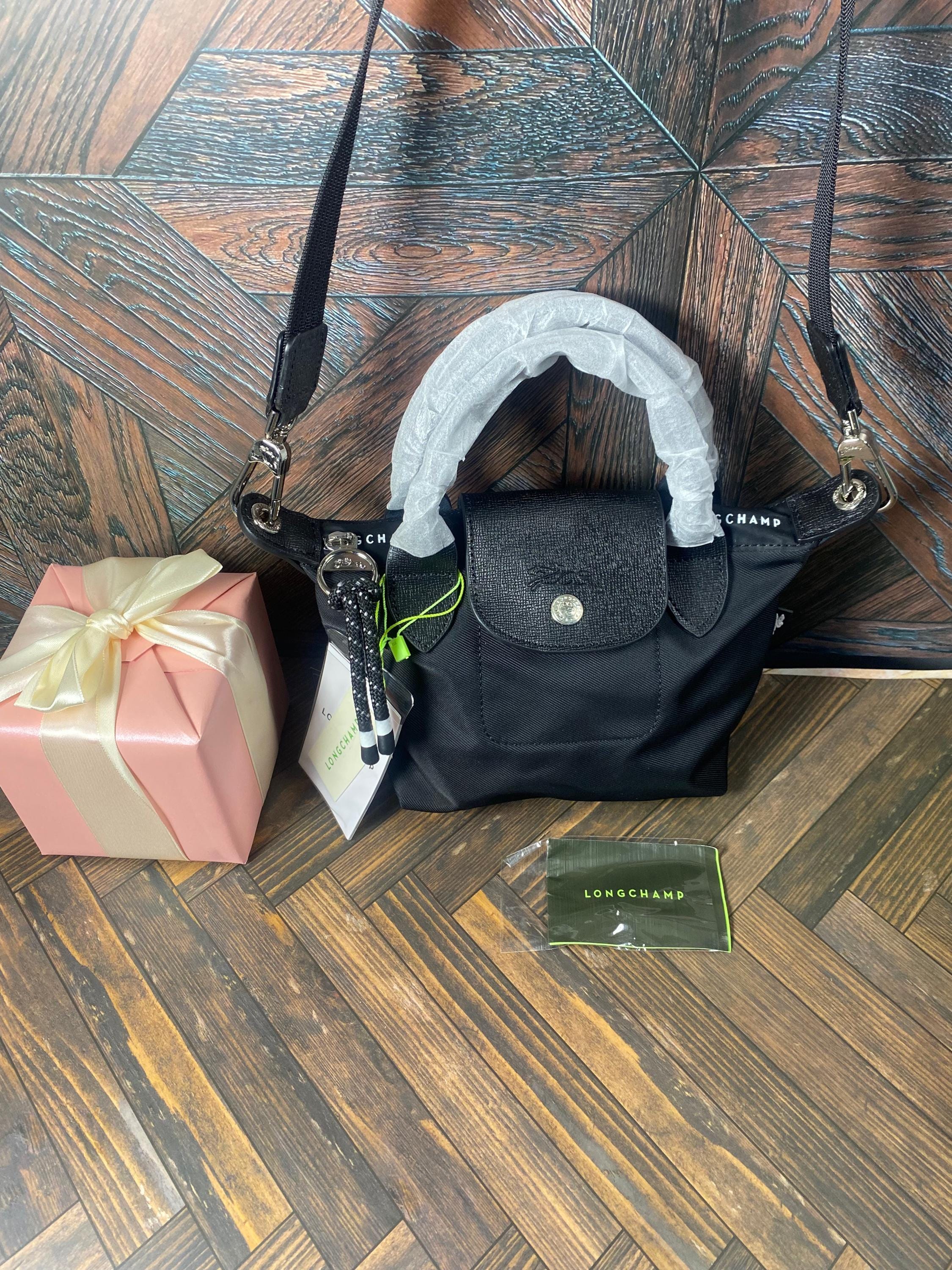 超希少】 LONGCHAMP ロンシャン レザー 本革 セカンドバッグ シボ革 黒 