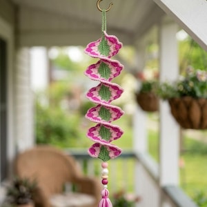 Virkat vindspinnarmönster, blommig spiralhängande dekoration (PDF-nedladdning)