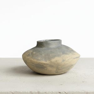 Handgjord stengodsvas, skulptural organisk keramik, Wabi Sabi heminredning