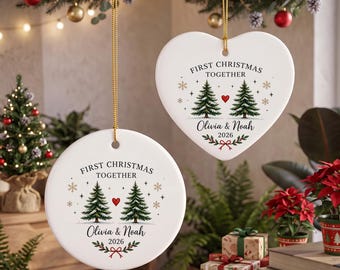 Adorno navideño personalizado para la primera Navidad juntos, adorno navideño personalizado para parejas, regalo para recién casados, recuerdo de boda, decoración de árbol de Navidad de cerámica