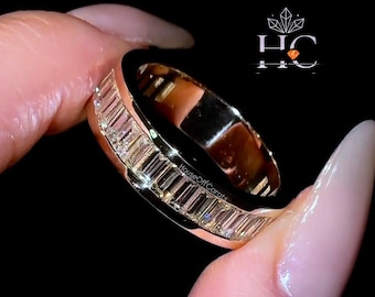 Anel masculino com diamantes lapidados em baguete, cravação em canal, anel de eternidade, anel para usar em conjunto com outros anéis com moissanita, aliança de casamento em ouro amarelo 18K, presente clássico de aniversário.