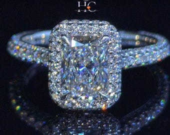 Anel de noivado com moissanita de 2 quilates com lapidação radiante e acabamento "crushed-ice", anel com halo de micro pavé de diamantes, aliança de casamento em ouro maciço 14K com moissanita.