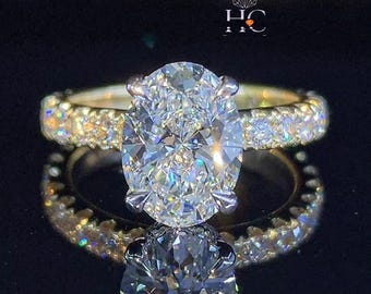 Anel de Noivado com Moissanita Oval de 3 Quilates para Ela, Anel de Casamento com Diamantes em Halo Oculto, Anel de Noivado com Aro Cravejado em Pavé em Ouro 14K, Anel Brilhante para Presentear com um Compromisso.