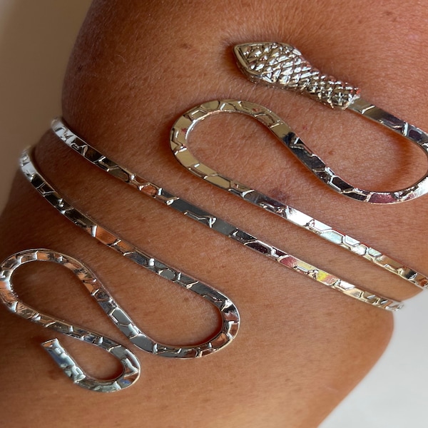 Snake armband adjustable  fits all sizes silver