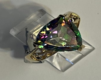 Mystic Topaz ring in 10 Karat gold trillion cut size 8