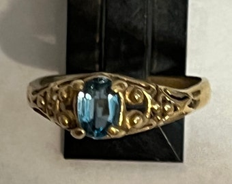 Blue topaz ring in 14c karat gold
