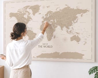 Mappa del mondo con puntine – Mappa da viaggio personalizzata con puntine / Quadro su tela minimalista beige / Mappa vintage / Regalo per coppie, famiglie e bambini