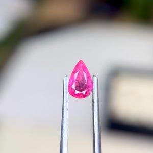 Rubí natural de Mozambique de 0,60 quilates, talla pera facetada, piedra preciosa sin tratamiento térmico para la fabricación de joyas.