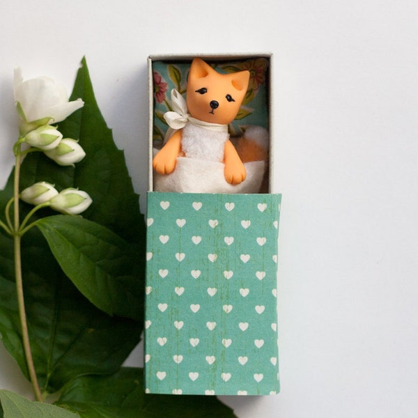 Tiny fox toy in a matchbox with hearts art toy Miniature clay jointed Pocket collectible figurines gift pet for BJD YoSD MSD