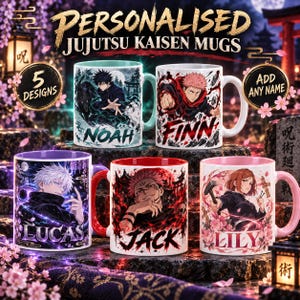 Könnte beinhalten: Fünf Keramiktassen mit Jujutsu Kaisen Anime-Charaktergrafiken und personalisierten Namen. Die Tassen zeigen die Charaktere Noah, Finn, Lucas, Jack und Lily, jeweils mit farblich abgestimmten Henkeln und farbigen Innenrändern.