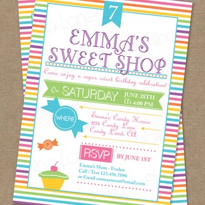 Puede incluir: Una invitaci&oacute;n colorida para una fiesta de cumplea&ntilde;os para un ni&ntilde;o de 7 a&ntilde;os. La invitaci&oacute;n est&aacute; decorada con rayas coloridas y gr&aacute;ficos con tem&aacute;tica de dulces. El texto dice "Emma's Sweet Shop" e incluye detalles sobre la fiesta, incluida la fecha, la hora y la ubicaci&oacute;n. Tambi&eacute;n se incluye informaci&oacute;n de RSVP.