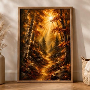 Könnte beinhalten: Ein gerahmter vertikaler Wandkunstdruck, der einen Waldweg im Herbst darstellt. Die Szene zeigt hohe Bäume mit goldenem und orangefarbenem Laub, felsiges Gelände und helles Sonnenlicht, das durch das Blätterdach dringt und eine warme, leuchtende Atmosphäre schafft.