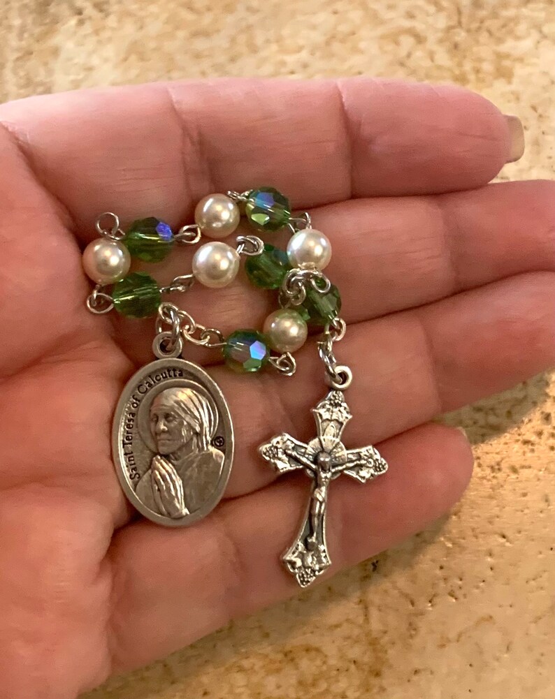St. Mother Teresa of Calcutta Pearl and Green Rosary - Etsy