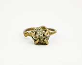 VENTE Pyrite brut laiton branche organique bague, bague de branche coulé, rustique, Nature inspirée