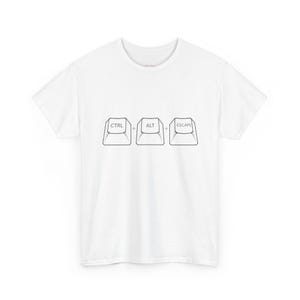 Op de afbeelding: Een wit t-shirt met korte mouwen en een zwarte lijntekening van drie horizontaal geplaatste computertoetsen. De toetsen zijn voorzien van de tekst CTRL, ALT en ESCAPE, met plustekens tussen elke toets in de reeks.